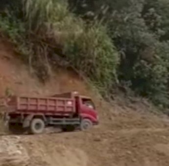 Tangani Longsor di Lutra, PUTR Sulsel Cutting Gunung, Gubernur: Alhamdulillah Sudah Dapat Dilewati Kembali