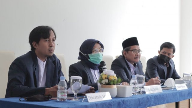 Kampus ITK menggelar konferensi pers terkait kasus Prof Budi Santosa, Jumat (13/05/2022). (Istimewa)