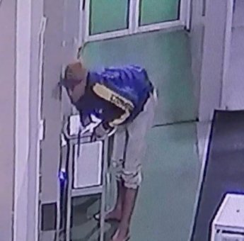 Aksi Pencurian Isi Celengan Kotak Amal Masjid di Gowa Terekam CCTV