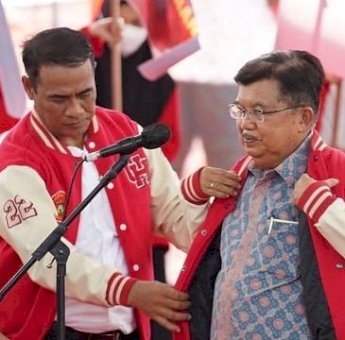 Jusuf Kalla Resmi Serahkan Kepemimpinan IKA Unhas ke Andi Amran Sulaiman, Ini Susunan Pengurusnya..