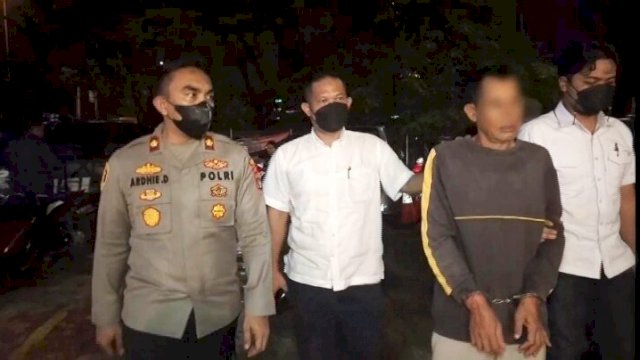 Kapolsek Cengkareng Polres Metro Jakarta Barat, Kompol Ardhie Demastyo dan jajaran mengamankan (S). Pelaku pencabulan. (Ist)