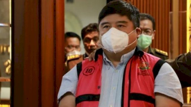 Tersangka baru kasus ekspor Minyak Goreng, Li Che Wei, mengemakan rompi tahanan Kejaksaan. (Istimewa)