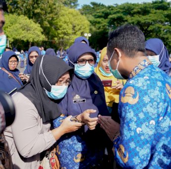 21 Tahun Mengabdi, Perjuangan Andi Heriyati Akhirnya Terima SK PPPK Dari Gubernur Andi Sudirman