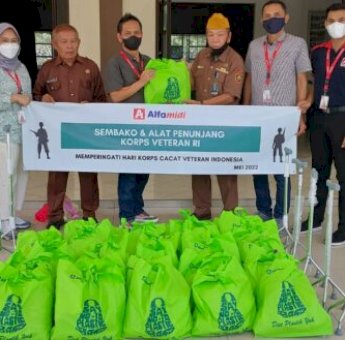 Peringati Hari Korps Cacat Veteran Indonesia, Alfamidi Beri Santunan para Veteran