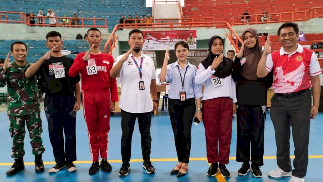 Bintang, Siswi asal SMA Negeri 7 Baebunta Selatan, Kabupaten Luwu Utara dan Muhammad Azwar Siswa SMA Negeri 3 Bone Kabupaten Bone, yang akan mewakili Sulsel, bertugas menjadi pengibar bendera pusaka pada Hari Kemerdekaan Republik Indonesia di Istana Negara, Jakarta, pada 17 Agustus 2022. (Istimewa)