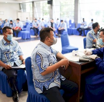 Aksi Sosial, Puluhan Pegawai PDAM Makassar Ramai-Ramai Donor Darah