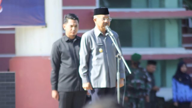 Bupati Jeneponto Iksan Iskandar, saat memberikan arahan pada Upacara Harkitnas di Halaman kantor Bupati, Jumat (20/05/2022). (Istimewa)