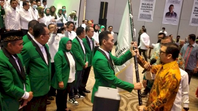 Koordinator Presidium Majelis Nasional KAHMI, Ahmad Doli Kurnia Tandjung melantik pengurus MW KAHMI Sulawesi Selatan periode 2022-2027&nbsp;di Hotel Four Points by Sheraton, Makassar, Sabtu (21/5/2022). (Foto: Istimewa)