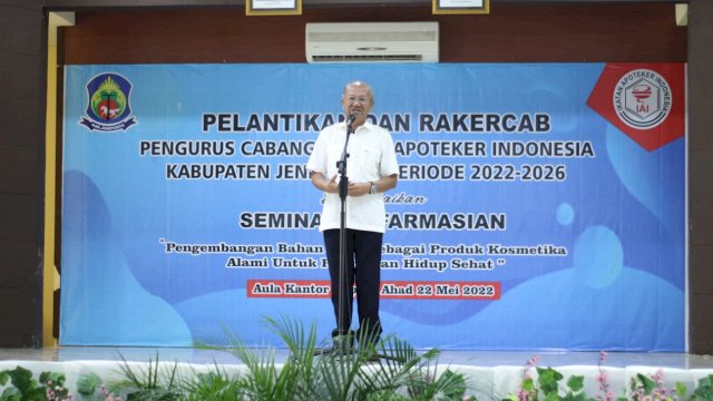 Bupati Jeneponto Iksan Iskandar, memberikan sambutan saat menghadiri Pelantikan dan Rapat kerja pengurus cabang Ikatan Apoteker Indonesia (IAI) Jeneponto, Ahad (22/05/2022). (Istimewa)