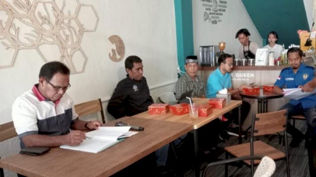 Pengurus KONI Gowa saat melaksanakan rapat persiapan atlet menjelang Porprov Sulsel ke-17. (Ist)