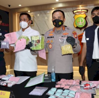 Polres Jakbar Tangkap Pengedar Ekstasi dan Sabu Senilai Rp3 Miliar