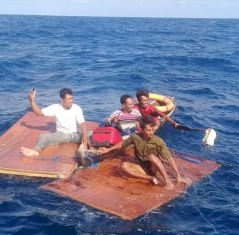 4 Kru Selamatkan Diri Saat Kapal KLM Anugerah Ilahi GT44 Rute Pelabuhan Panarukan Situbondo Karam