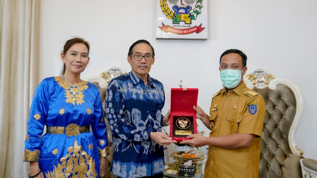 Gubernur Sulawesi Selatan, Andi Sudirman Sulaiman menerima Wakil Kepala Badan Pembina Ideologi Pancasila (BPIP),&nbsp; Prof. Hariyono di Rumah Jabatan Wakil Gubernur, Jalan Yusuf Daeng Ngawing, Makassar, Senin (23/05/2022). (Istimewa)