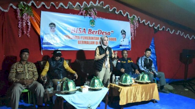 Bupati Luwu Utara Indah Putri Indriani didampingi Wakil Bupati Suaib Mansur dan Ketia DPRD Basir, saat menemui masyarakat Desa Minanga, Kecamatan Rongkong, Minggu (22/05/2022). (Istimewa)