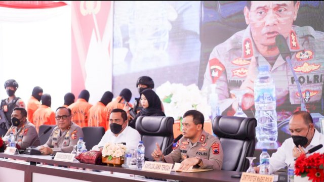 Kabareskrim Komjen Pol Agus Adrianto, pimpin press confrence penyalahgunaan BBM bersubsidi selasa (24/05/2022). (Istimewa)