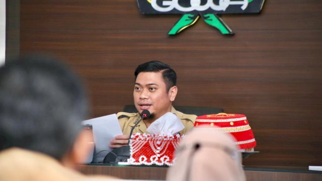 Bupati Gowa Adnan Purichta Ichsan, saat menghadiri Forum Kemitraan Badan&nbsp; Penyelenggara Jaminan Nasional (BPJS) Kesehatan dengan Pemerintah Kabupaten Gowa di Baruga Karaeng Pattingalloang, Kantor Bupati Gowa, Selasa (24/05/2022). (Istimewa)