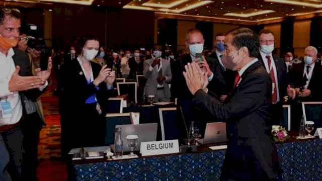Presiden Jokowi hadiri menyalami Peserta GDPRR 2022 di Bali. (Istimewa)