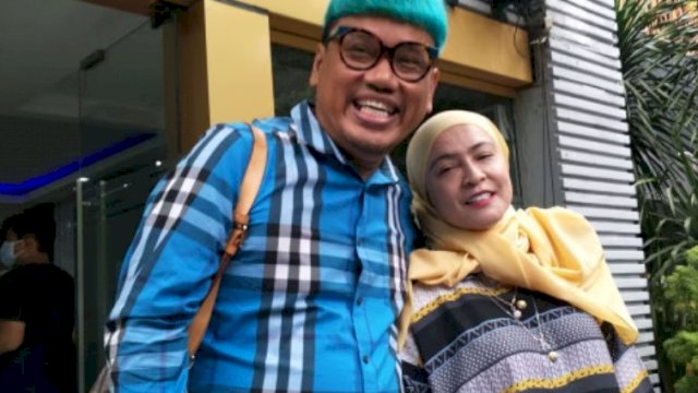 Uya Kuya dan Istrinya kembali mendatangi Polda Metro Jaya terkait kasus dugaan penipuan Medina Zein. (Istimewa)