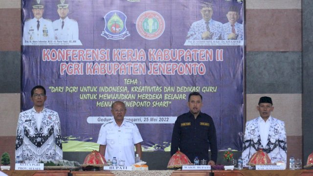 Bupati Jeneponto Iksan Iskandar, membuka Konferensi kerja II PGRI, Rabu (25/05/2022). (Istimewa)
