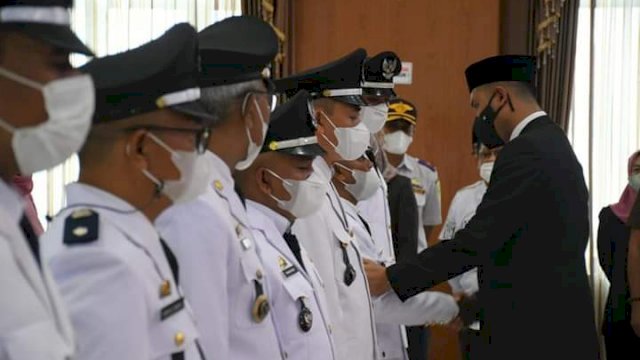 Pelantikan Kepala Desa Kecamatan Sinjai Selatan di Aula Kantor Bupati, Kamis (26/05/2022). (Istimewa)