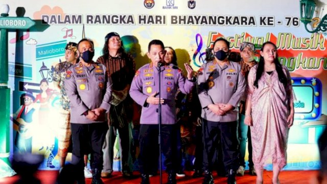 Kapolri Jenderal Pol Listyo Sigit, menutup festival musik jalanan di Yogyakarta, Kamis (26/5/2022). (Istimewa)
