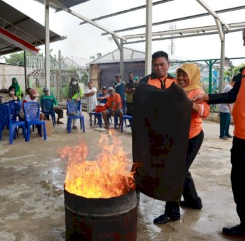 Sukseskan Kampung Tangguh Jaya, Polres Jakbar Gandeng Astra Berikan Materi Simulasi Penanganan Kebakaran