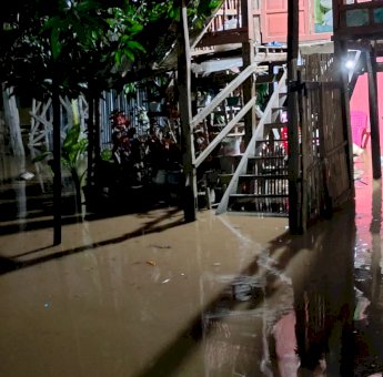 Banjir di Desa Ko’mara Takalar, Gubernur Andi Sudirman Turunkan Bantuan