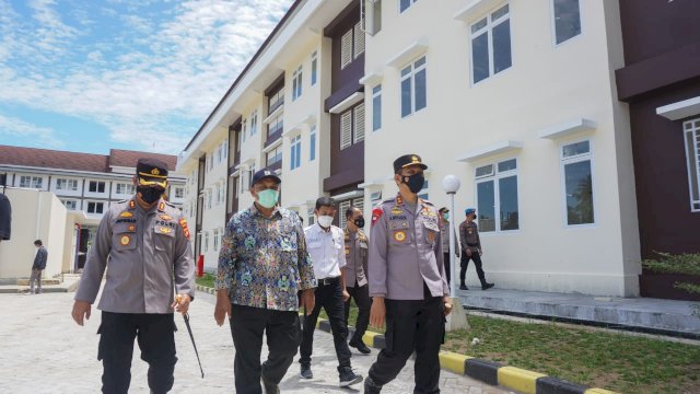Kapolda Gorontalo, Irjen Pol. Dr. Akhmad Wiyagus, S.I.K., M.Si., M.M Didampingi Jajaran dan Perwakilan PUPR Memantau Rusun POLRI, Senin (30/5/2022). (Istimewa)Foto:ist