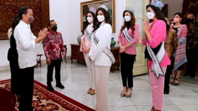 Presiden Joko Widodo menerima kunjungan Puteri Indonesia 2022 dan Miss Universe 2021 di Istana Negara, Senin (30/05/2022). (Istimewa)