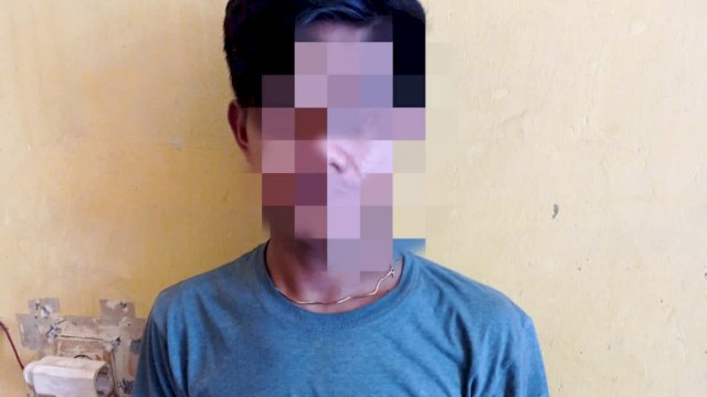 DY usai diperiksa di Ruangan Sat Resnarkoba Polres Muna. (Foto: Rustam/Republiknews.co.id)