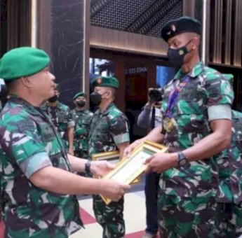 Jenderal Dudung Beri Penghargaan 34 Atlet TNI AD Yang Raih Medali di Sea Games