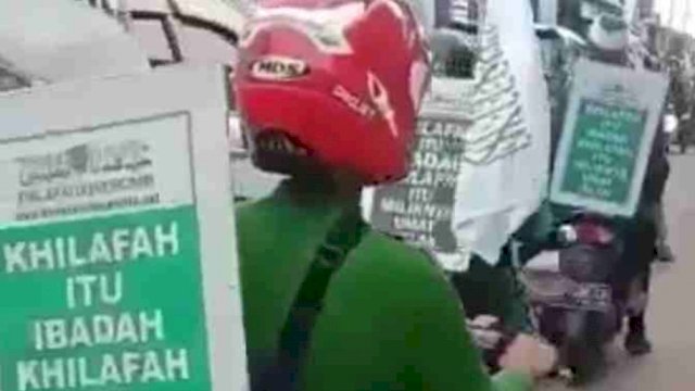 Konvoi motor membawa tulisan khilafah di Brebes. (Ist)