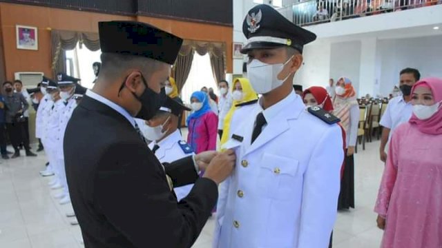 Salah satu Kepala Desa (Kades) termuda saat proses pelantikan di Aula Kantor Bupati Sinjai, Rabu (25/05/2022) lalu. (Istimewa)