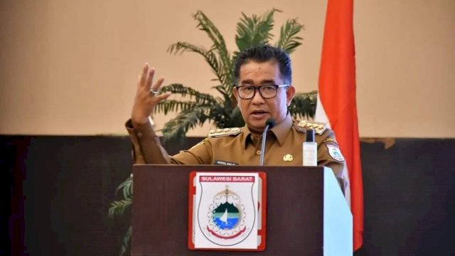 Pj Gubernur Sulbar Akmal Malik, memberikan sambutan saat Sosialisasi Data Dasar Penyelenggaraan Pemerintah Daerah Berbasis Data Desa Presisi, Selasa (31/05/2022). (Istimewa)