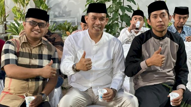 Founder Aghasar Law Firm, Irfan Aghasar (kiri) berfoto bersama koleganya Andi Mahyanto Mazda (tengah) belum lama ini. (Foto: Istimewa)