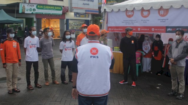 Suasana Posko Mudik Dr Salim yang didirikan oleh DPW PKS Sulsel di Jalan Perintis Kemerdekaan, Makassar. (Foto: Istimewa)