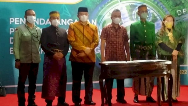 Ketua DPRD Luwu Timur, Aripin memberikan apresiasi kepada gubernur Sulsel atas kebijakan nya mengambil alih pengoperasian bandara PT. Vale.