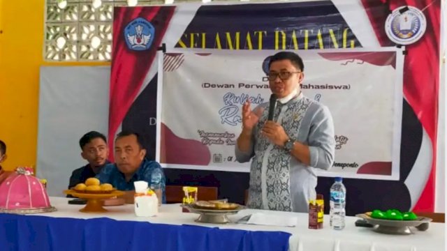 Ketua Komisi II DPRD Jeneponto Hanapi Sewang, sat membawakan Kuliah Umum di Kampus Yapti Turatea, Selasa (01/03/2022). (Istimewa)