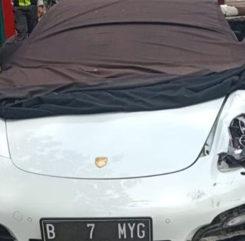 Pengemudi Mobil Porsche Jadi Tersangka Setelah Tabrak Ojol
