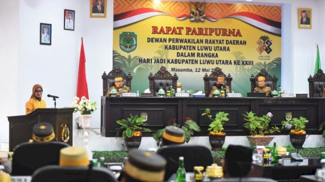 Bupati Luwu Utara Indah Putri Indriani, memberikan sambutan saat Rapat Paripurna DPRD memperingati HUT ke-23 Kabupaten Luwu Utara, Kamis (12/05/2022). (Istimewa)