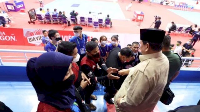 Prabowo memberi semangat ke Tim Pencak Silat di Sea Games Vietnam, Sabtu (14/05/2022). (Istimewa)