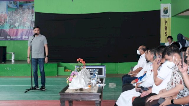 Bupati Gowa Adnan Purichta Ichsan saat membuka kegiatan Youth Celebes Cup Tahun 2022 di GOR Sungguminasa, Senin (16/05). (Istimewa)