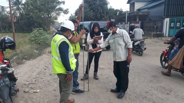 Proses pengerjaan Jalan Poros Pinrang &ndash; Rappang. (Istimewa)
