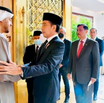 Jokowi Datang ke Abu Dhabi, Sampaikan Dukacita untuk Almarhum Presiden Sheikh Khalifa