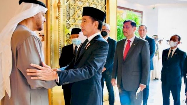 Presiden Jokowi dan rombongan, tiba di Abu Dhabi sampaikan duka cita atas wafatnya Yang Mulia Sheikh Khalifa. (Istimewa)