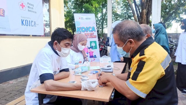 Pemeriksaan Kesehatan gratis PMI Kota makassar bekerjasama dengan Korea International Cooperation Agency (KOICA). (Istimewa)