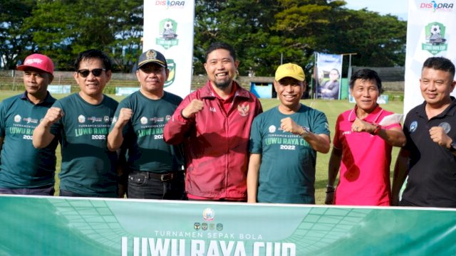 Wakil Wali Kota Palopo Rahmat Masri Bandaso (RMB) menghadiri pembukaan turnamen bola Luwu Raya Cup 2022 di Stadion Lagaligo, Kota Palopo, Kamis (26/5/2022). (Istimewa)