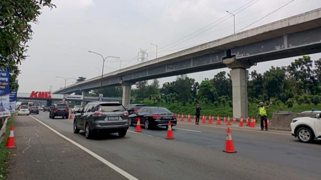 Kondisi Tol Cikampek, Minggu (01/05/2022). (Foto: detik)
