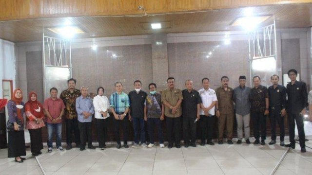 Pimpinan dan anggota DPRD Bulukumba saat menerima Kunjungan Kerja Komisi C DPRD Sulawesi Selatan, Selasa (17/5/2022). (Foto: Istimewa)