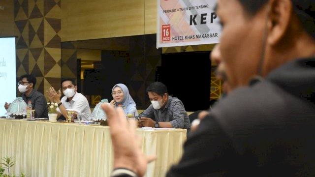 Anggota DPRD Kota Makassar, Budi Hastuti saat menyosialisasikan Perda Kepemudaan di Hotel Khas Makassar, Rabu (16/2/2022). (Foto: Istimewa)